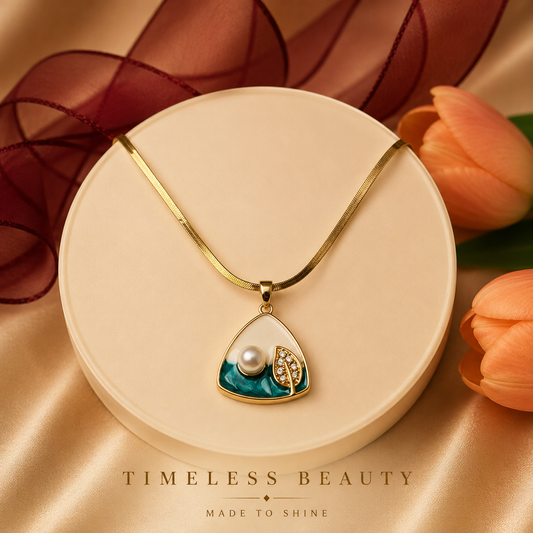 Emerald Pearl Luxe Necklace – Gold Statement Pendant