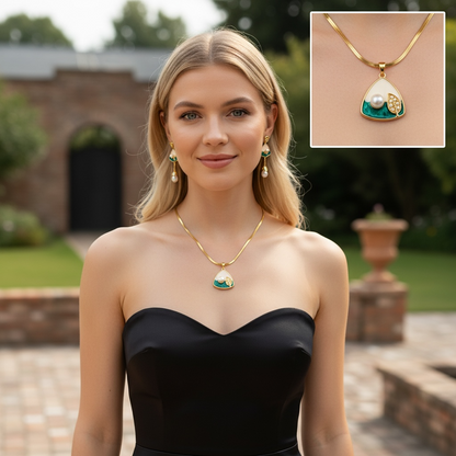 Emerald Pearl Luxe Necklace – Gold Statement Pendant